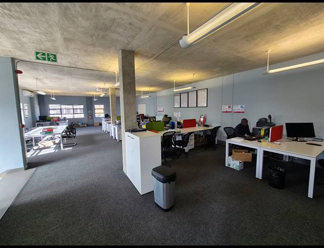3,280M² WAREHOUSE TO LET IN LINBRO PARK